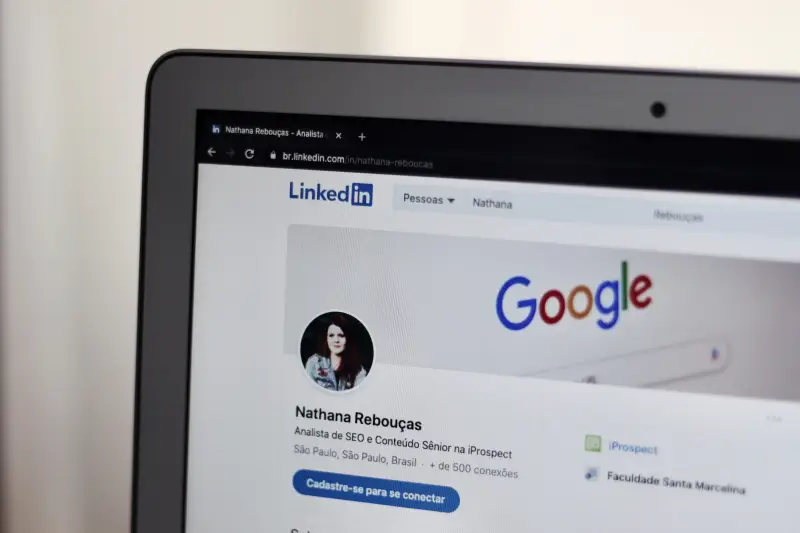 Cara melihat profil Linkedin tanpa diketahui